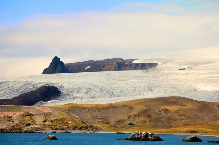 Fly-cruising to Antarctica