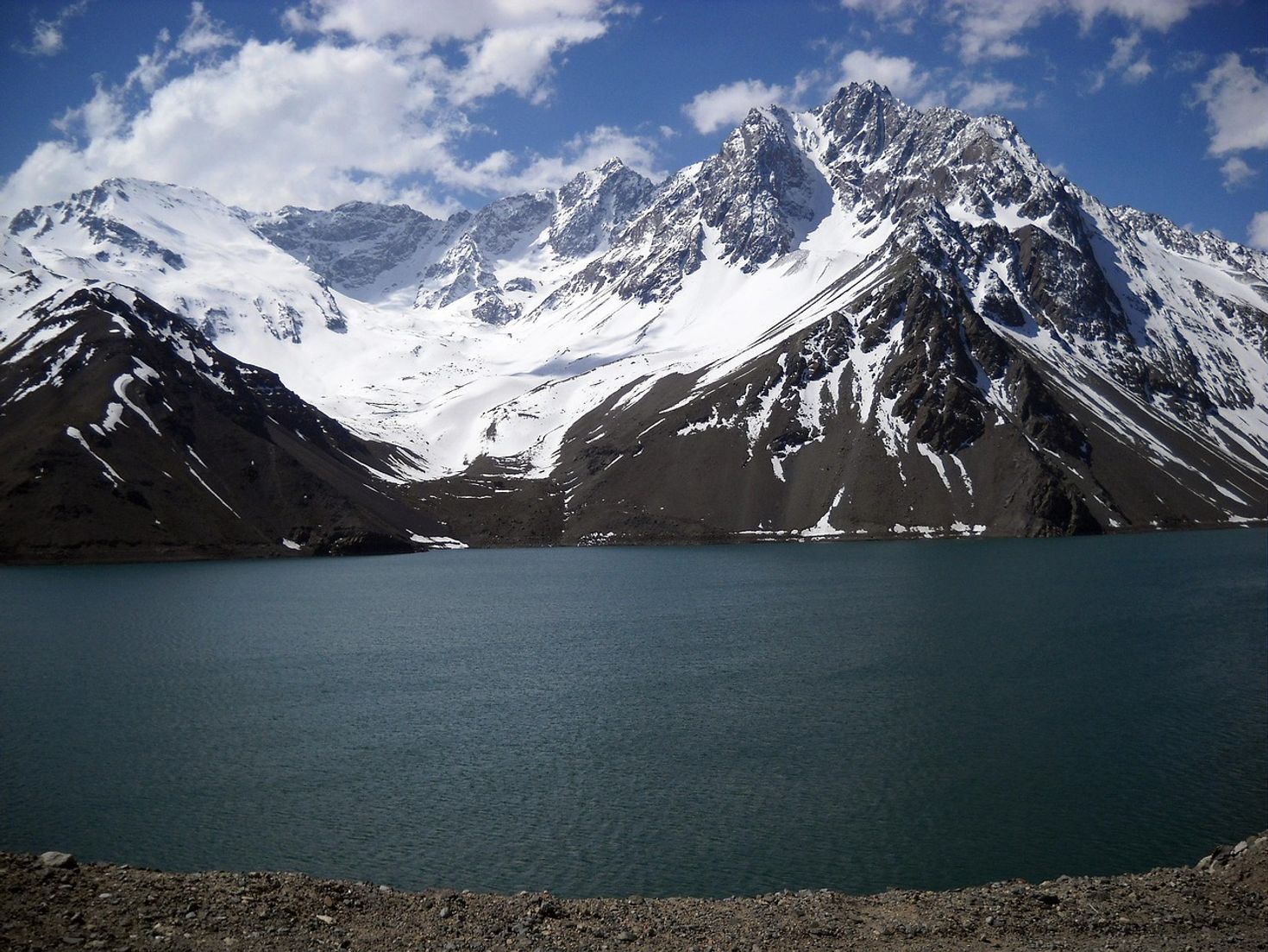 Cajon del Maipo's biggest attraction is the Embalse el Yeso Reservoir
