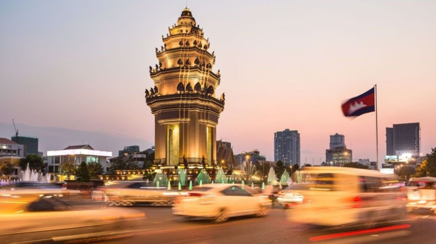 Traffic rush around the Independence monument in Phnom Penh, Cambodia.
