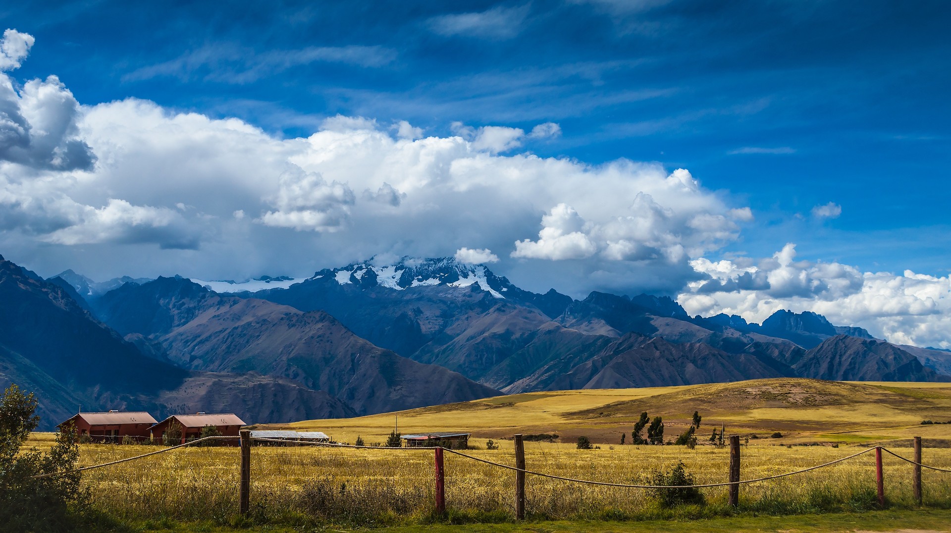 The sight of Peruvian Andes is scenic, up close or from afar The Andes Mountains is the longest mountain range in the world.