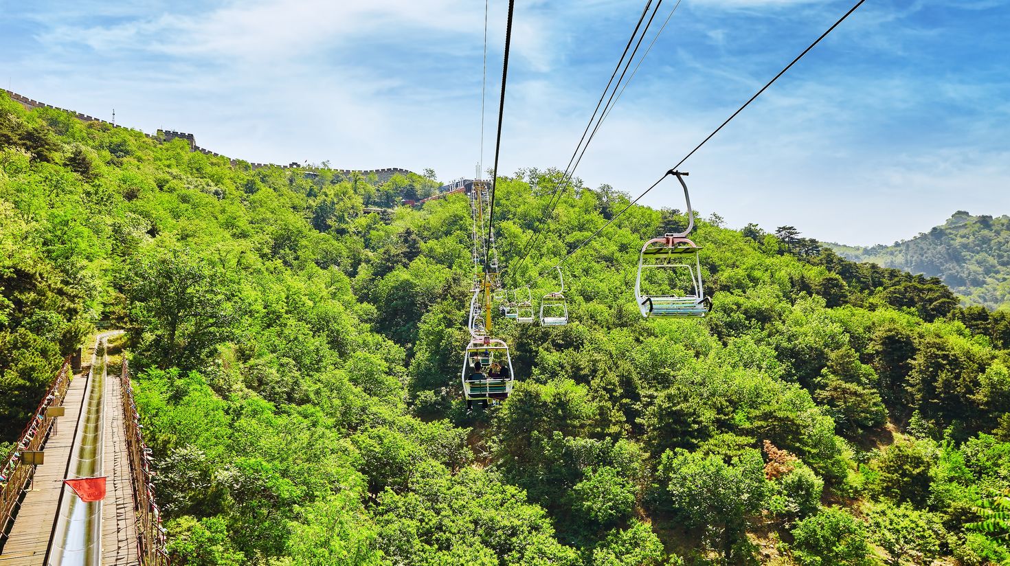 Tourists riding the cable car at Mutianyu Great Wall