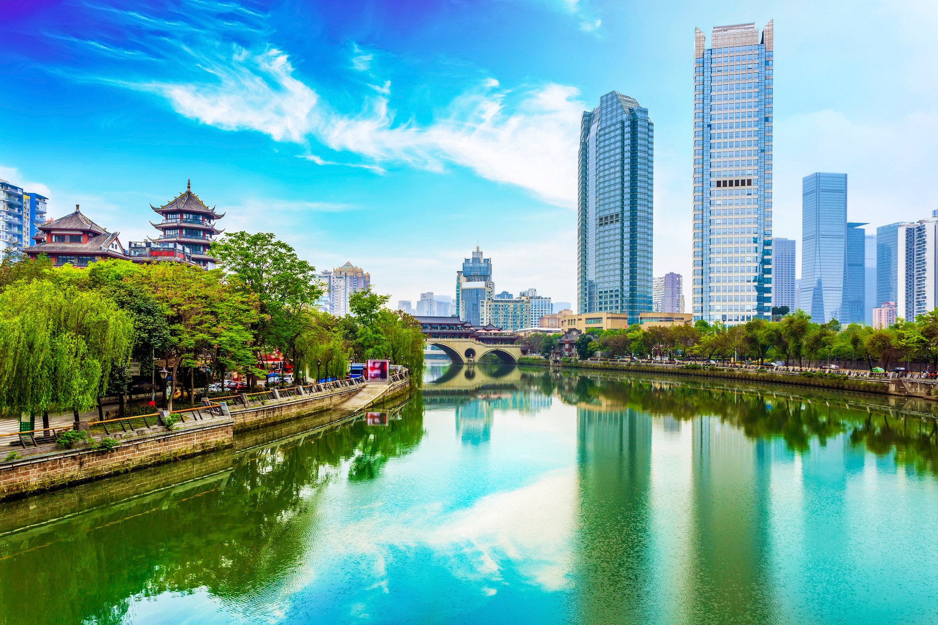 You can discover the China Silk Road, take a relaxing cruise or hike all the way to the Zhangjiajie glass bridge — all in 2 weeks in China. View the Ancient Chinese buildings, modern skyscrapers and river during your 2 weeks in China