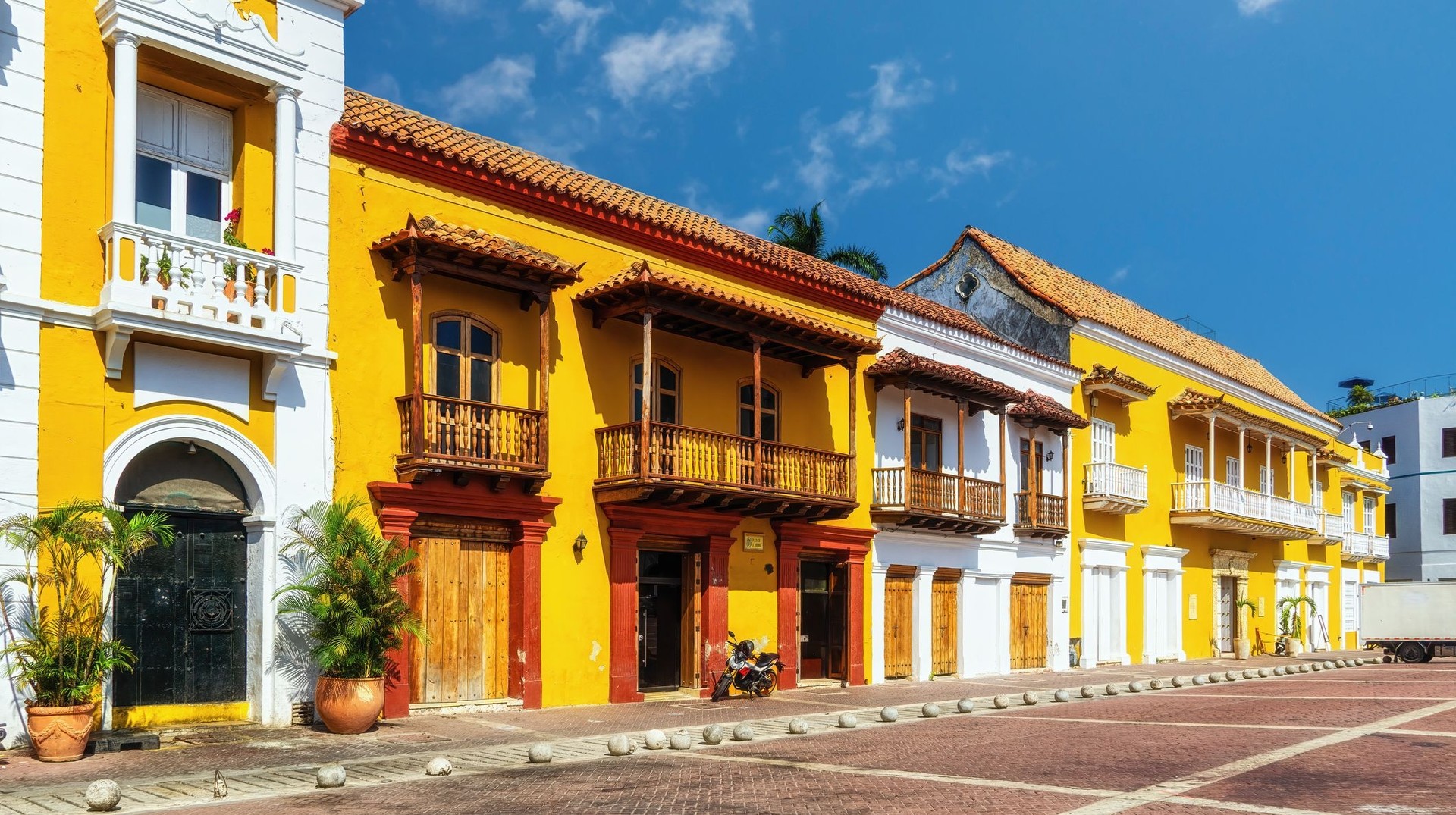 From charming cities to snow-covered volcanoes, Colombia is a traveler's paradise. Visit the historic center of Cartagena while spending 8 days in Colombia.