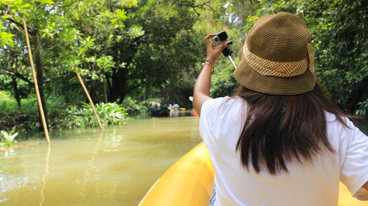 Kayaking is a great alternative to explore the forests of Corcovado.