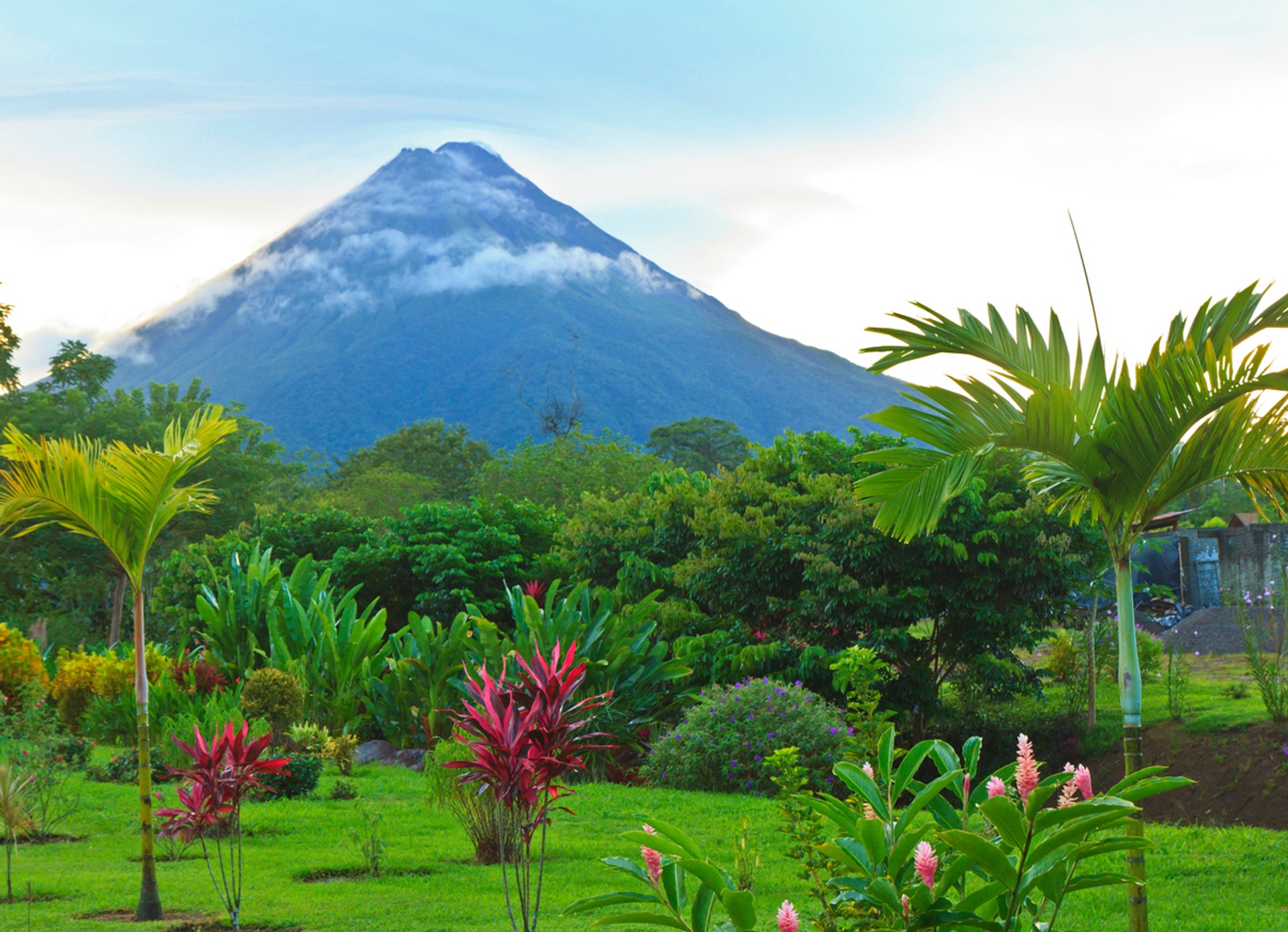 Arenal Volcano is a great destination to add in 7 days Cota Rica trip. Visit the green park in Costa Rica featuring Arenal Volcano looming in the background on your 7 days in Costa Rica trip.