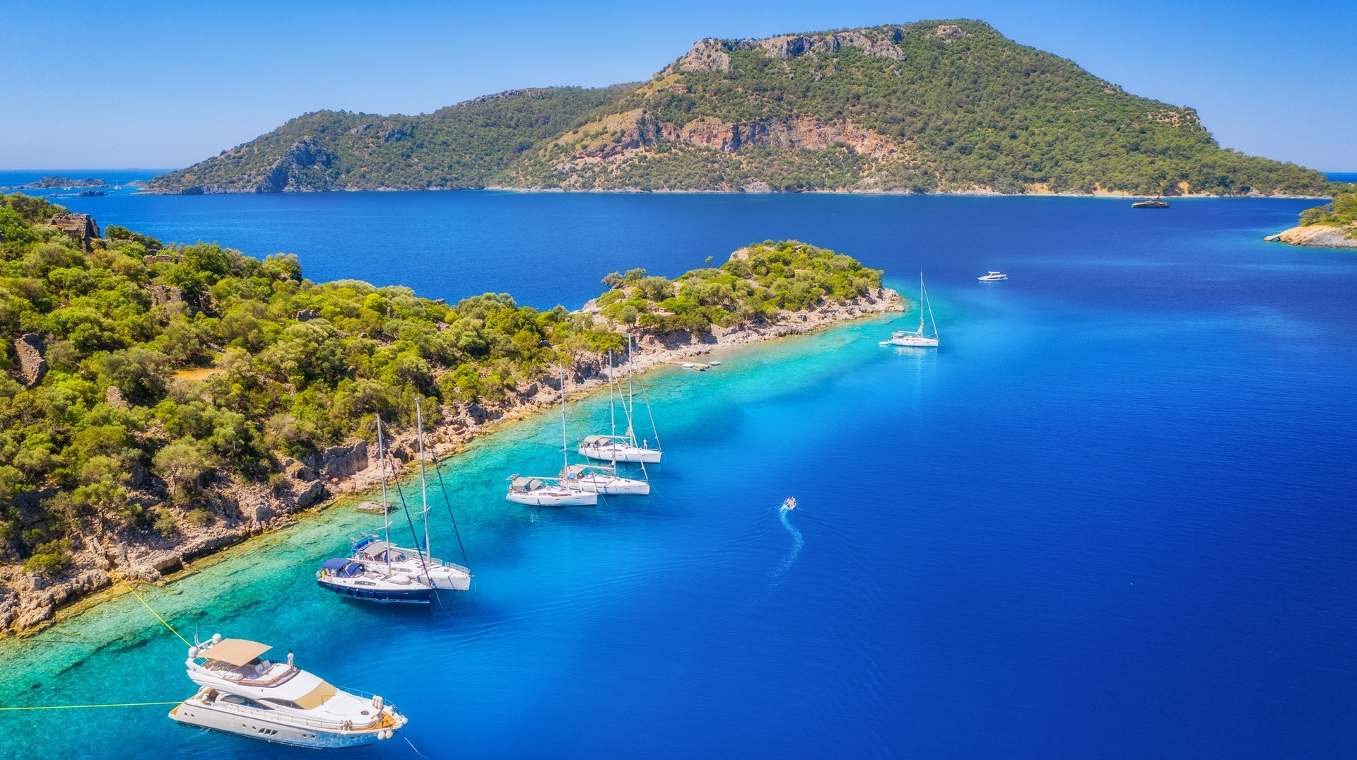 With different types of boats and many seas surrounding the country, a cruise in Turkey is heavenly. The gorgeous blue seas are ideal for a cruise in Turkey.