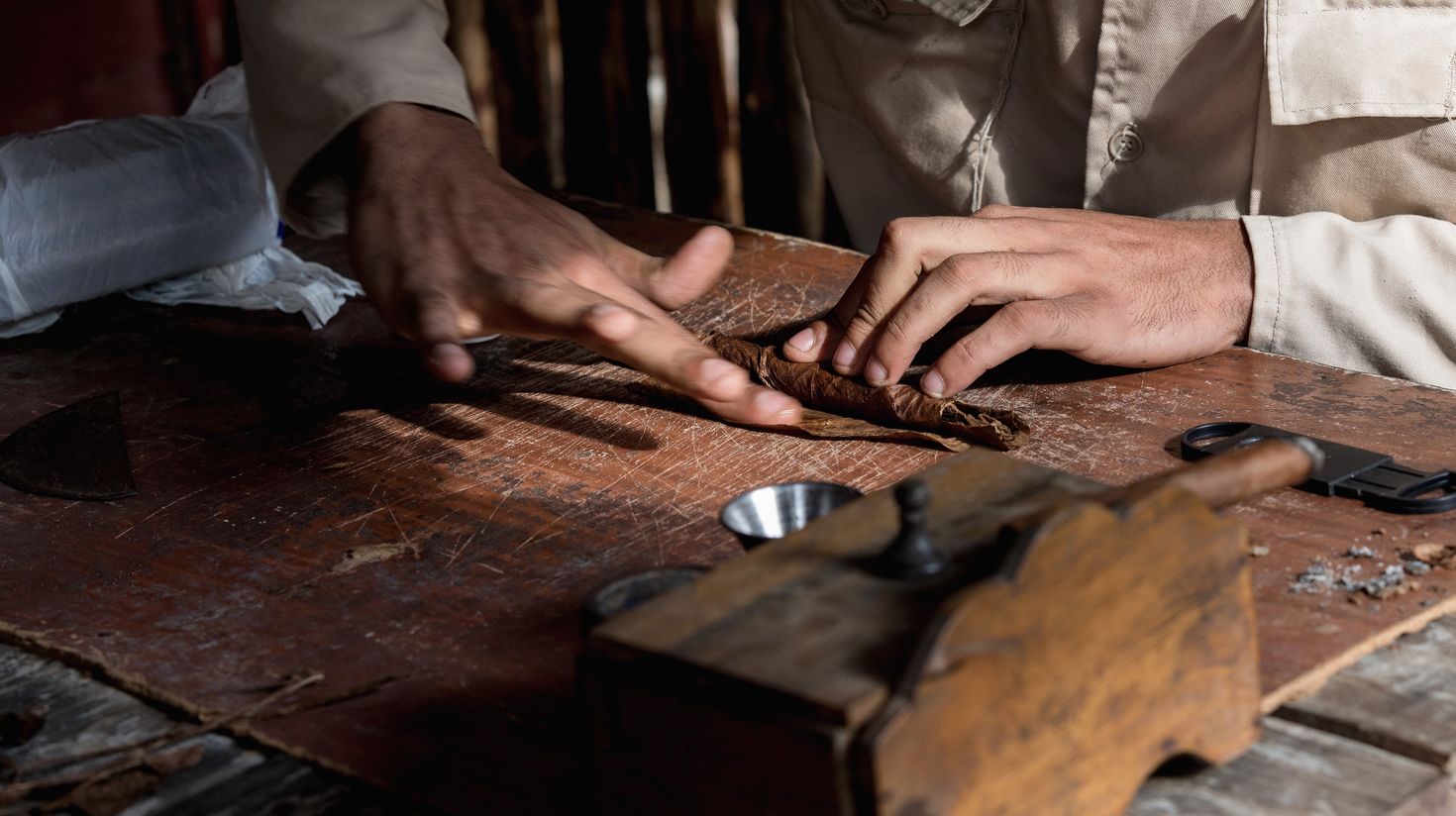 hand wrapped Cuban cigar