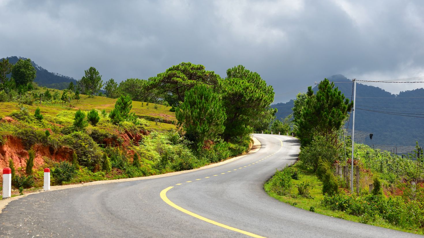 The national highway is the best route to cycle in Vietnam