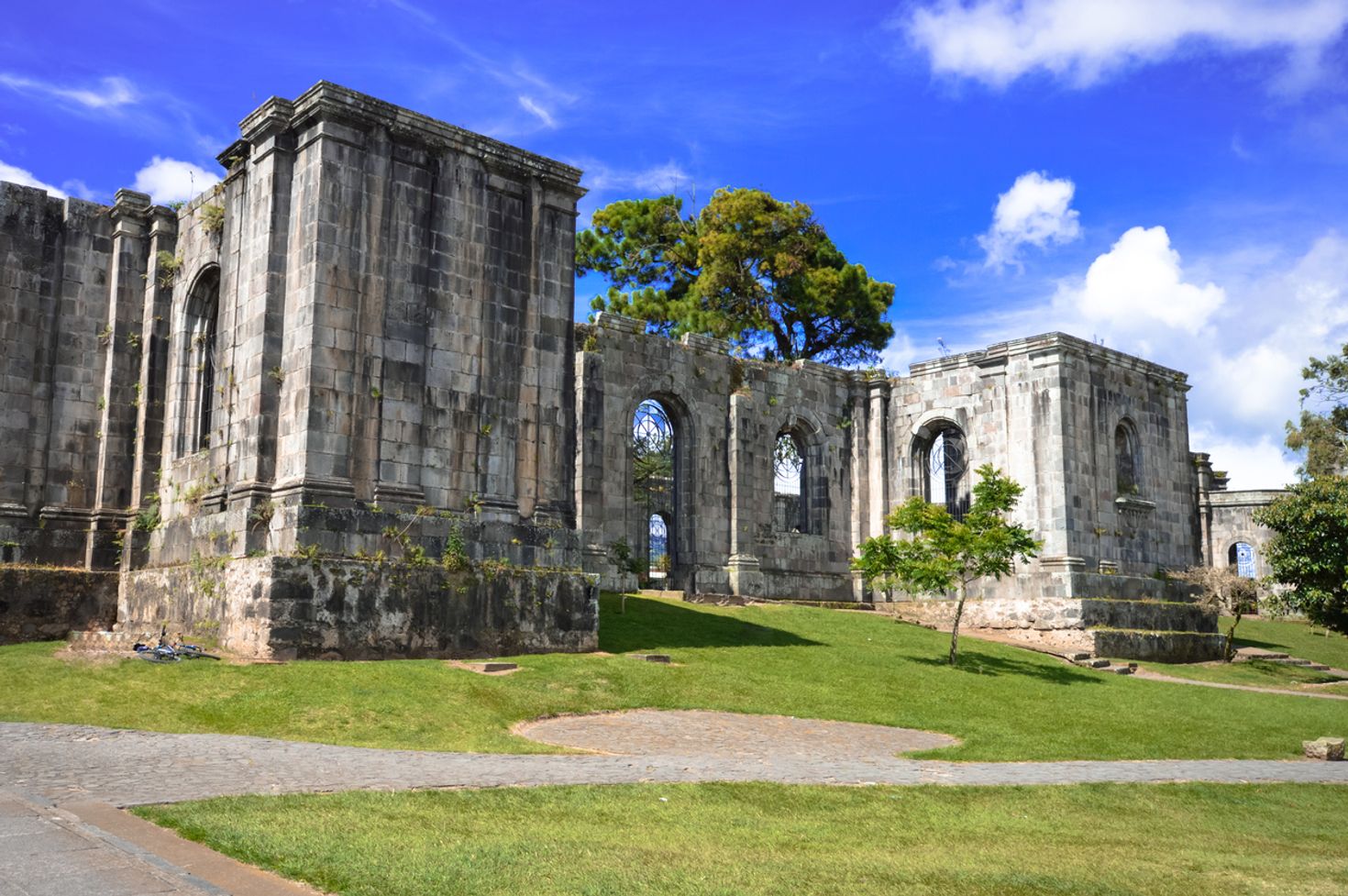Day trips from San Jose Costa Rica Santiago Apostol Paris Church