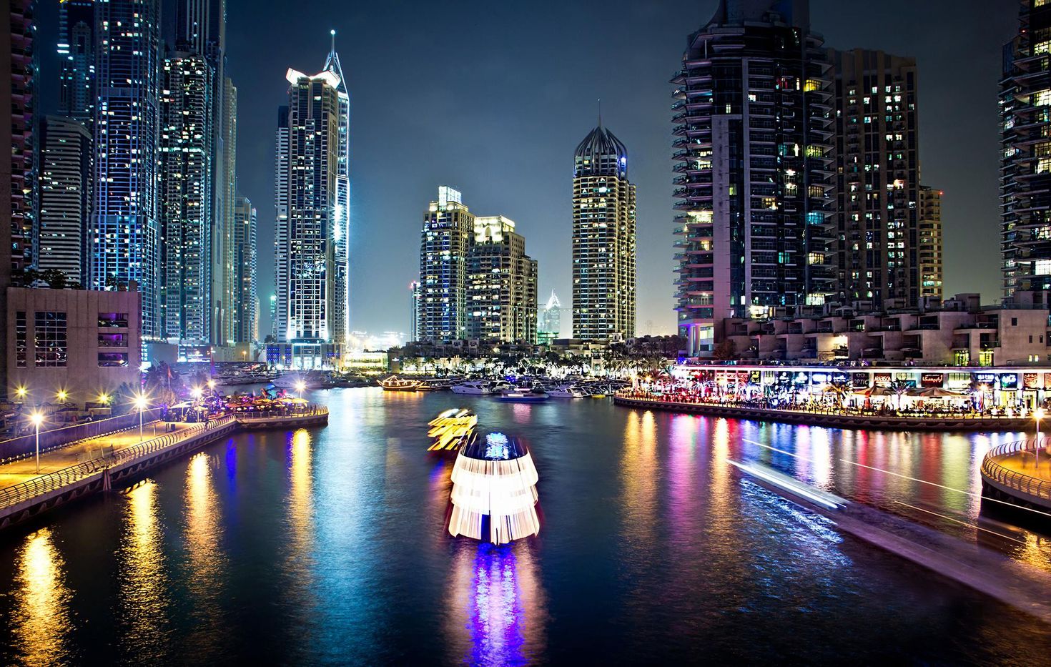 Dhow cruise in Dubai Marina