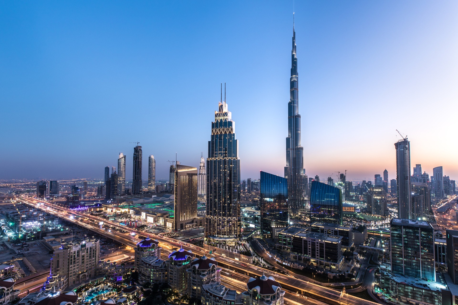 Experience the skyline of Dubai and its skyscrapers during a 10-day itinerary.