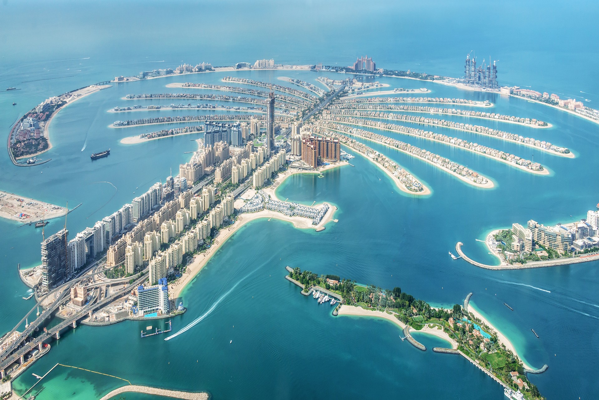 Aerial view Dubai Palm Jumeirah Island—a must-see when spending 4 days in Dubai.