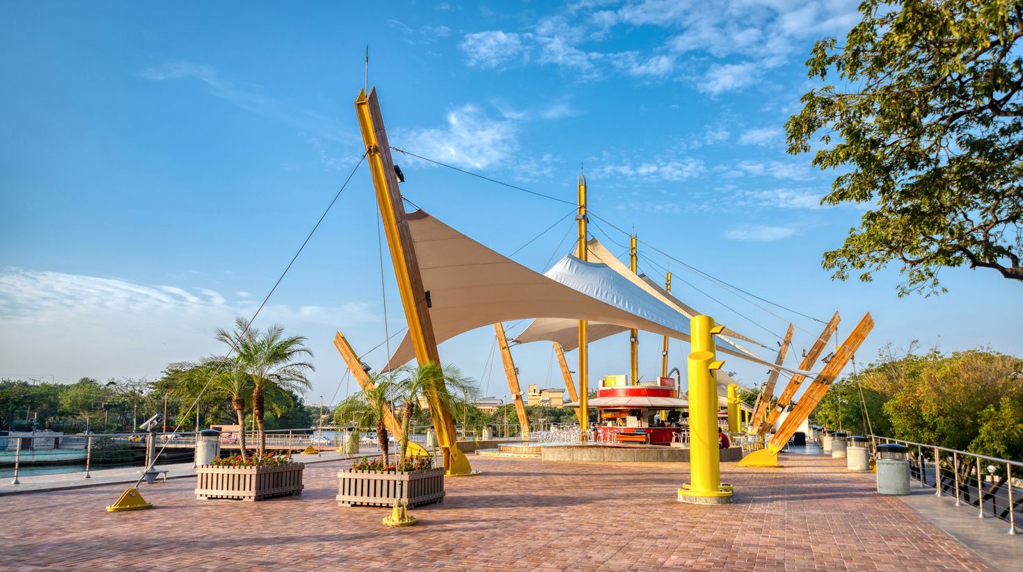 See Malecon del Salado pier in Guayaquil.