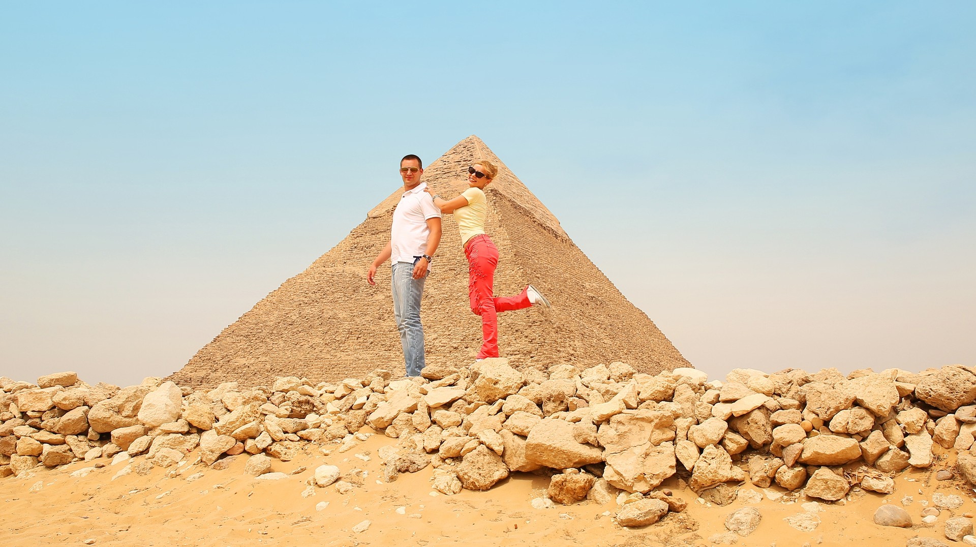 Do not miss the pyramids of Giza during your 2 weeks in Egypt
