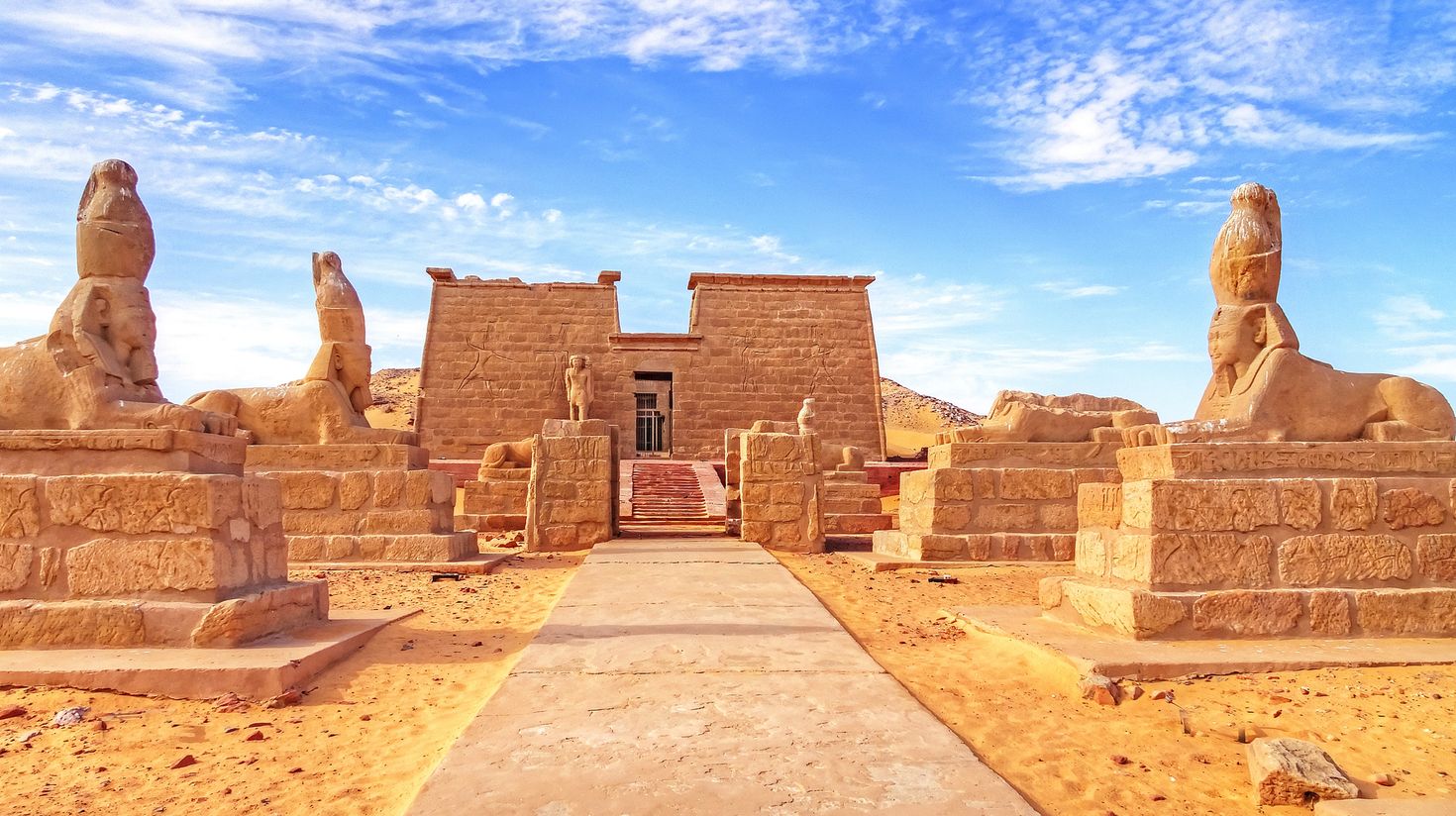 Visit the temple of Wadi Es-Sebua in April.