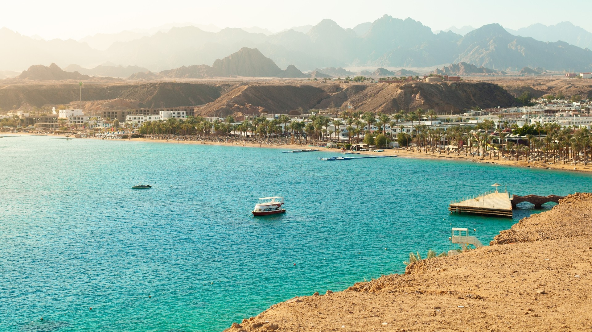 March is a great time to relax on the beaches in the Red Sea region of Egypt. Visit the beaches when you holiday in Egypt in March.