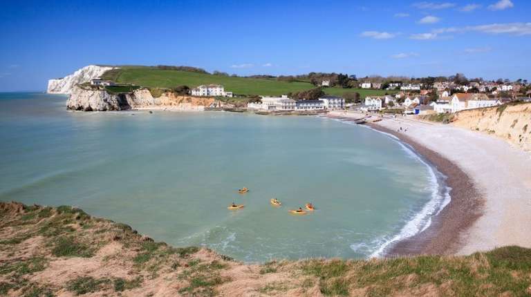 Paddleboarders in Freshwater bay, Isle of Wight on 12-day England itinerary.
