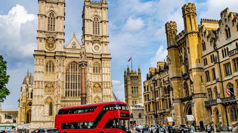 England in June: Weather, Destinations, and More