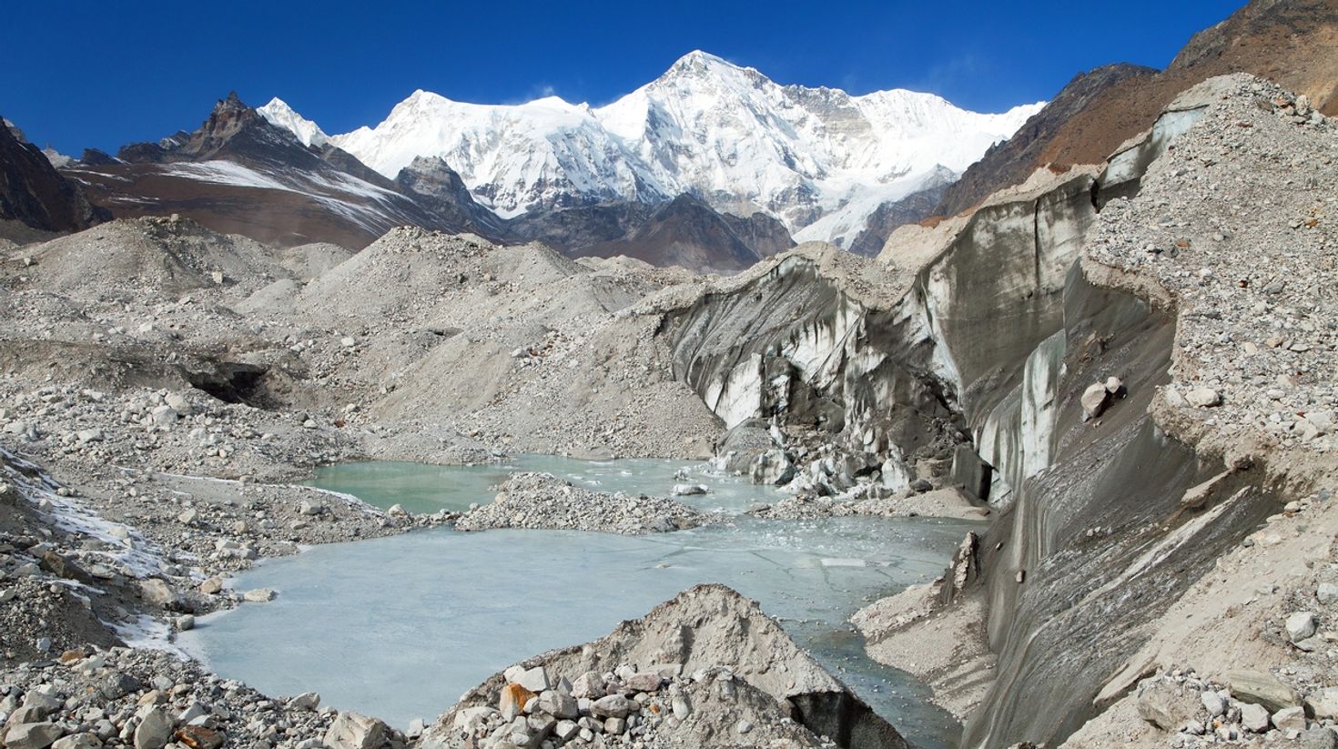 See the Gokyo Lakes on your Everest Base Camp trek.