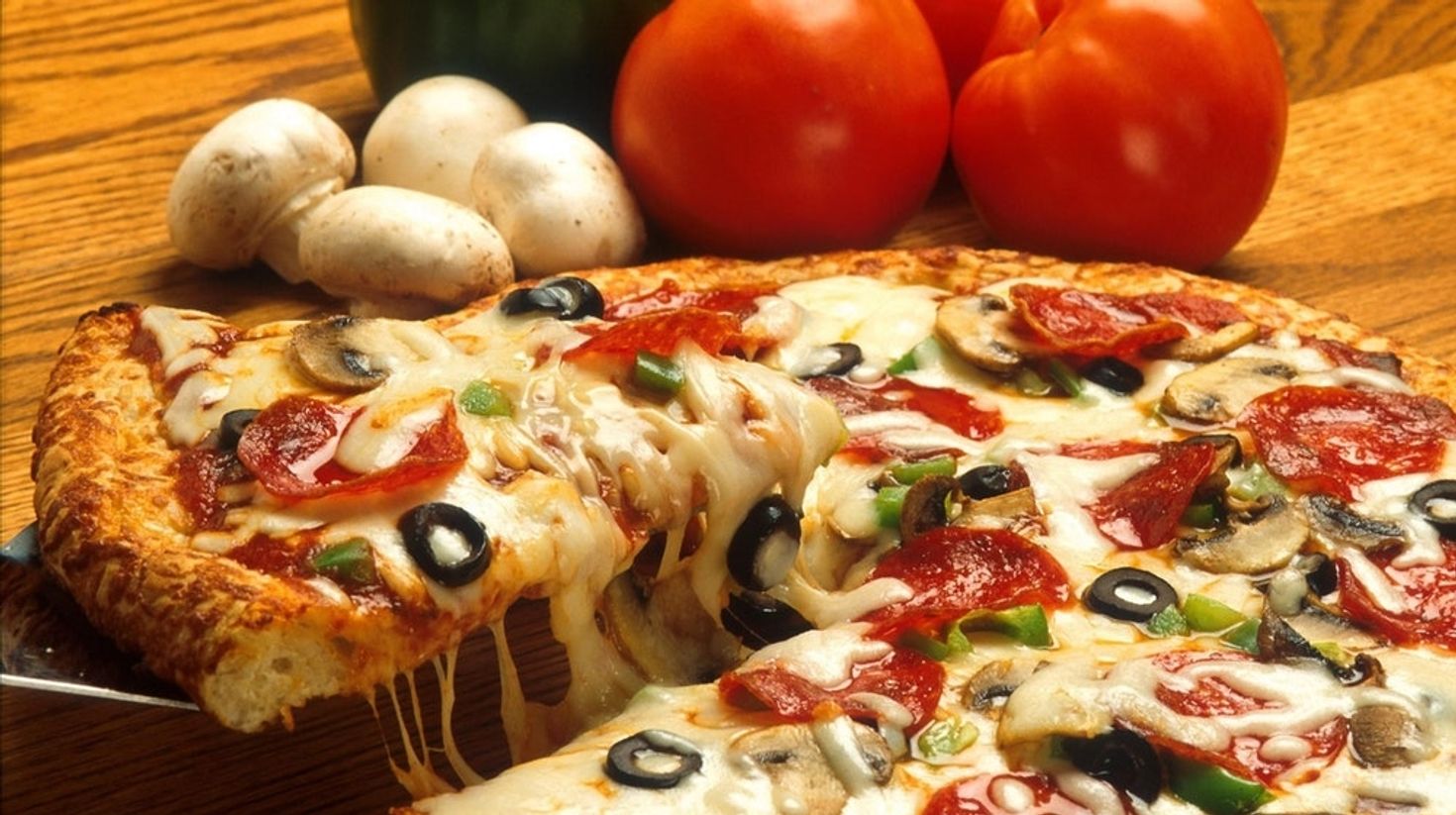 Famous Italian Food: Speak of one and pizza tops the list