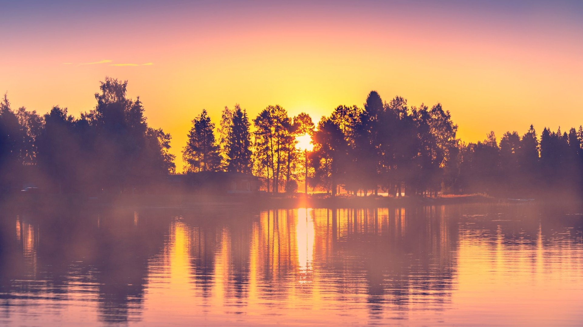 Witness this breathtaking Midnight Sun during your 2 weeks in Finland.