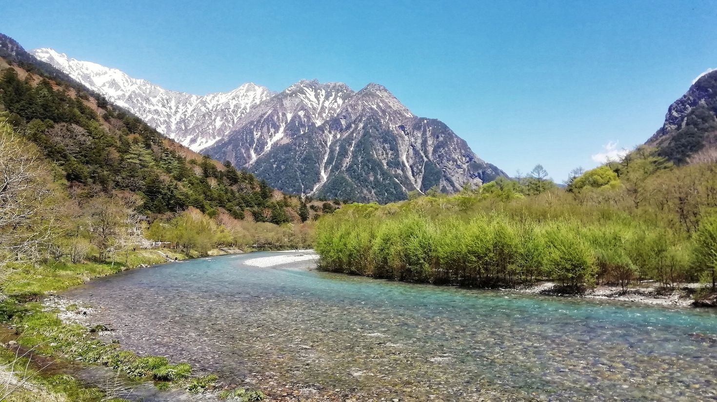 Kamkochi is a perfect place to enjoy the lush mountains and should definitely be on your Japan itinerary.