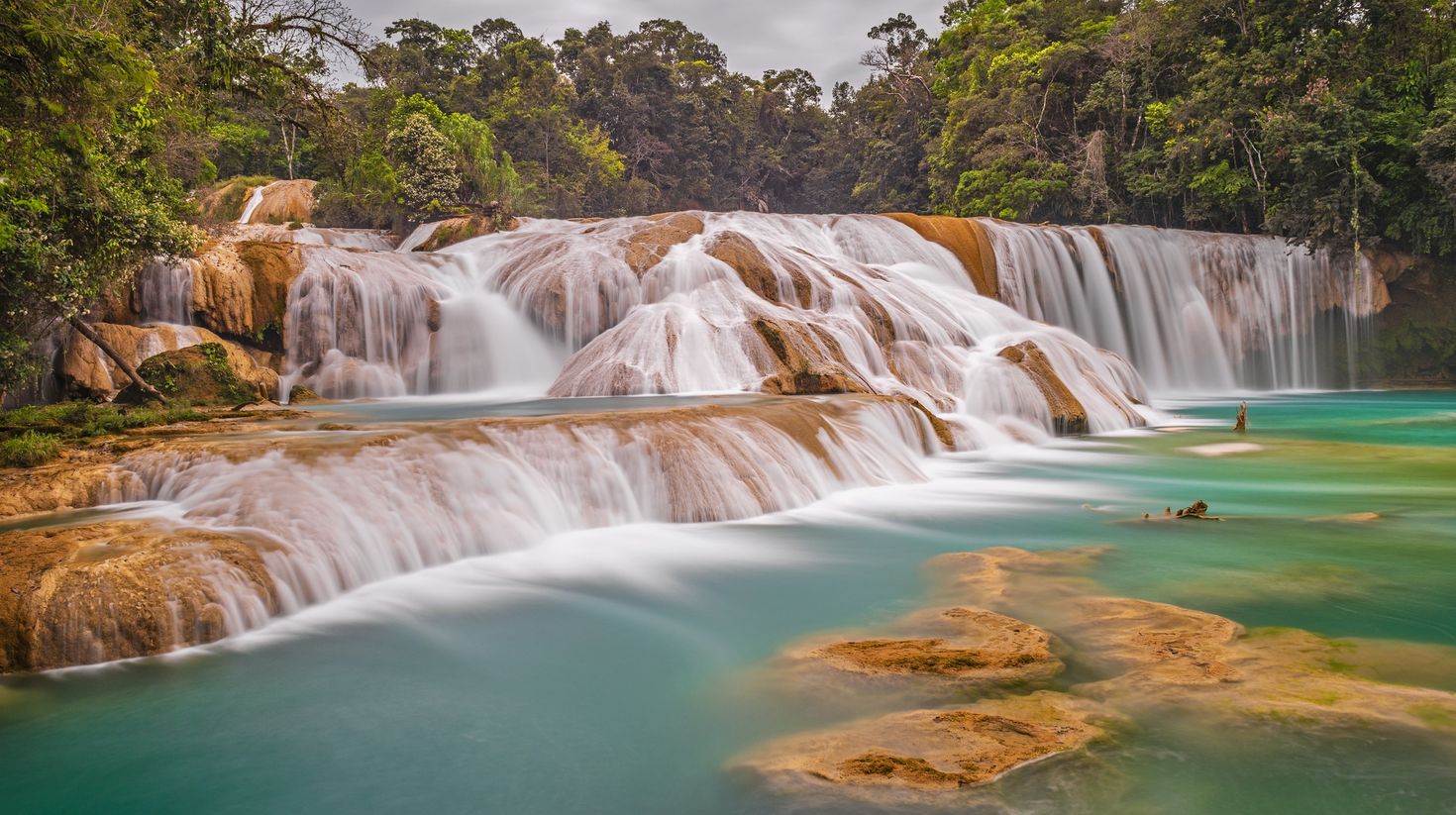 Located in the Xanil river, the Agua falls is a collection of waterfalls.