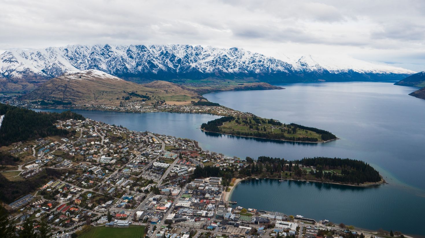 Queenstown is a stunning resort town in the south-west of New Zealand.