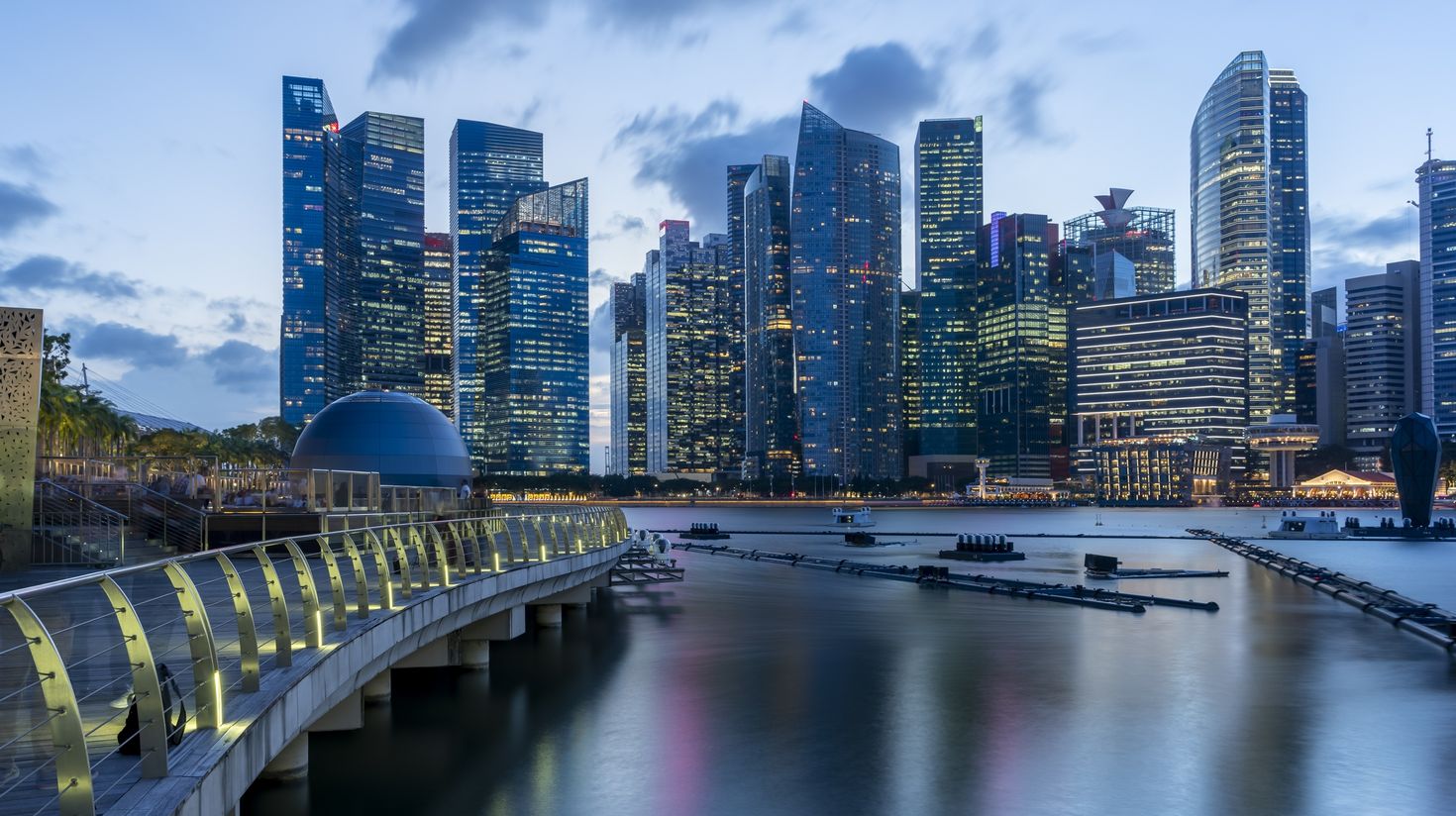 Be in complete awe as the city scape of Singapore mesmerize you.