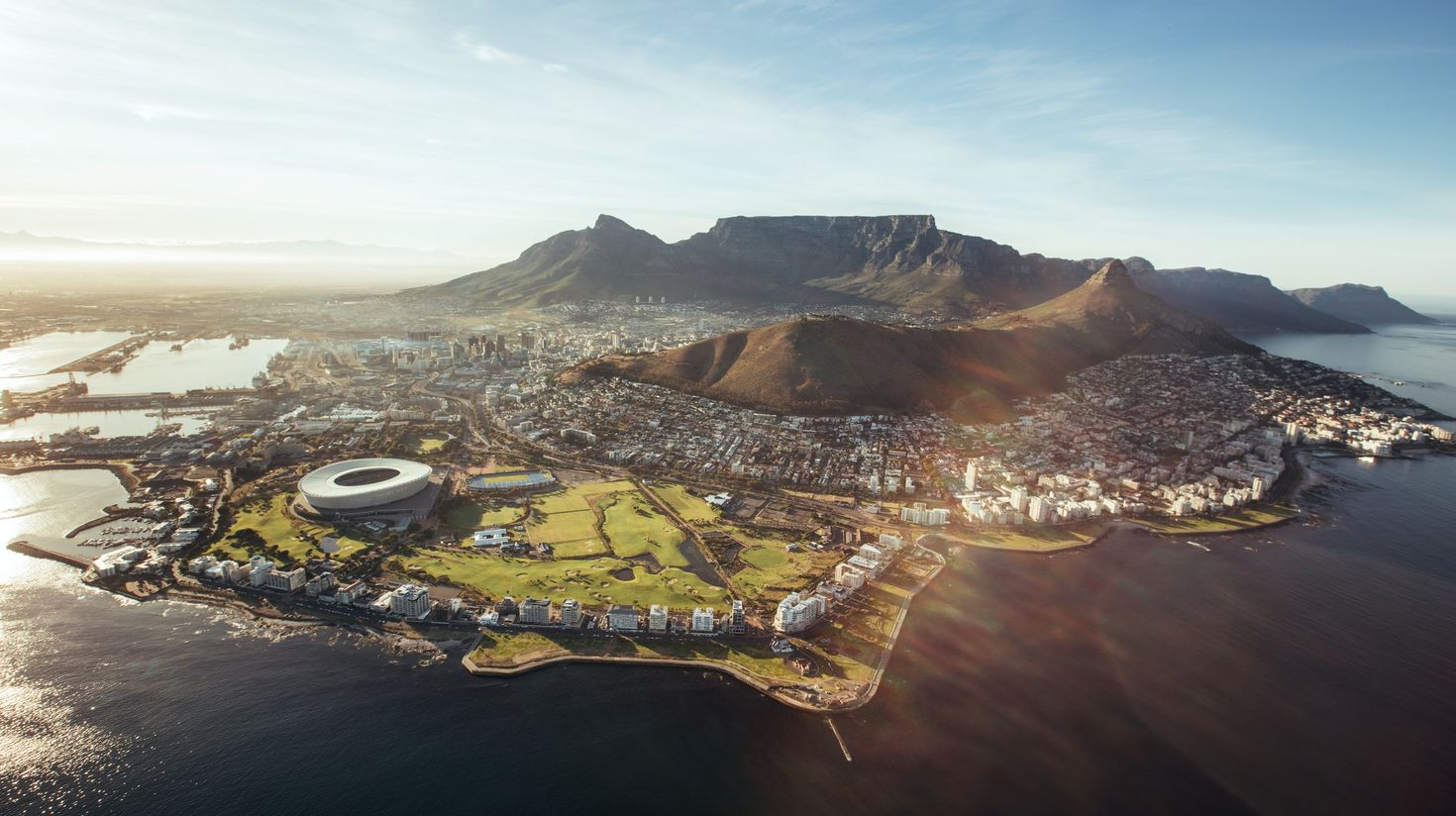 Located at the foot of the Table Mountain, Cape town is a stunning city.