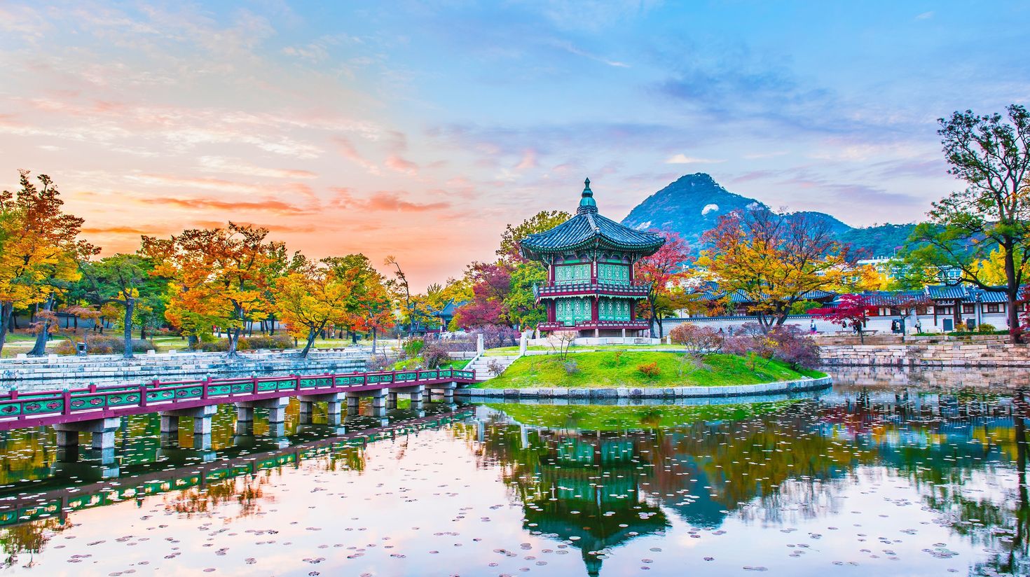 South Korean vacation itineraries must include visiting Gyeongbokgung Palace.