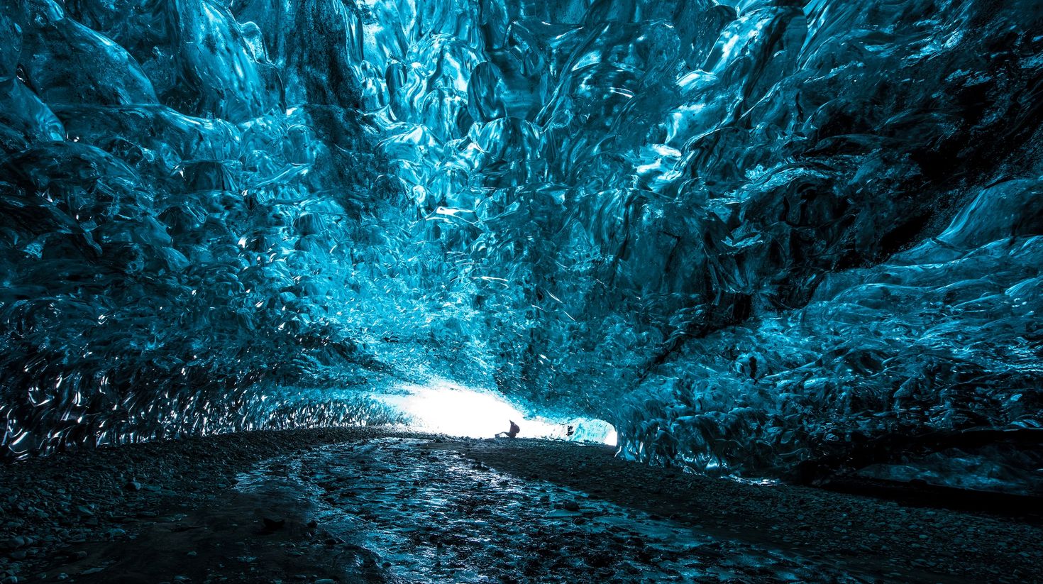 Jokulsarlon cave