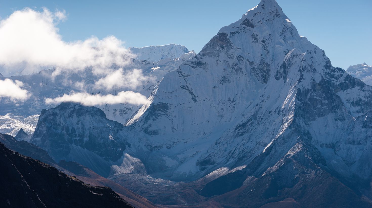 See the Cho La pass during the Three Passes trek at Everest Base Camp.