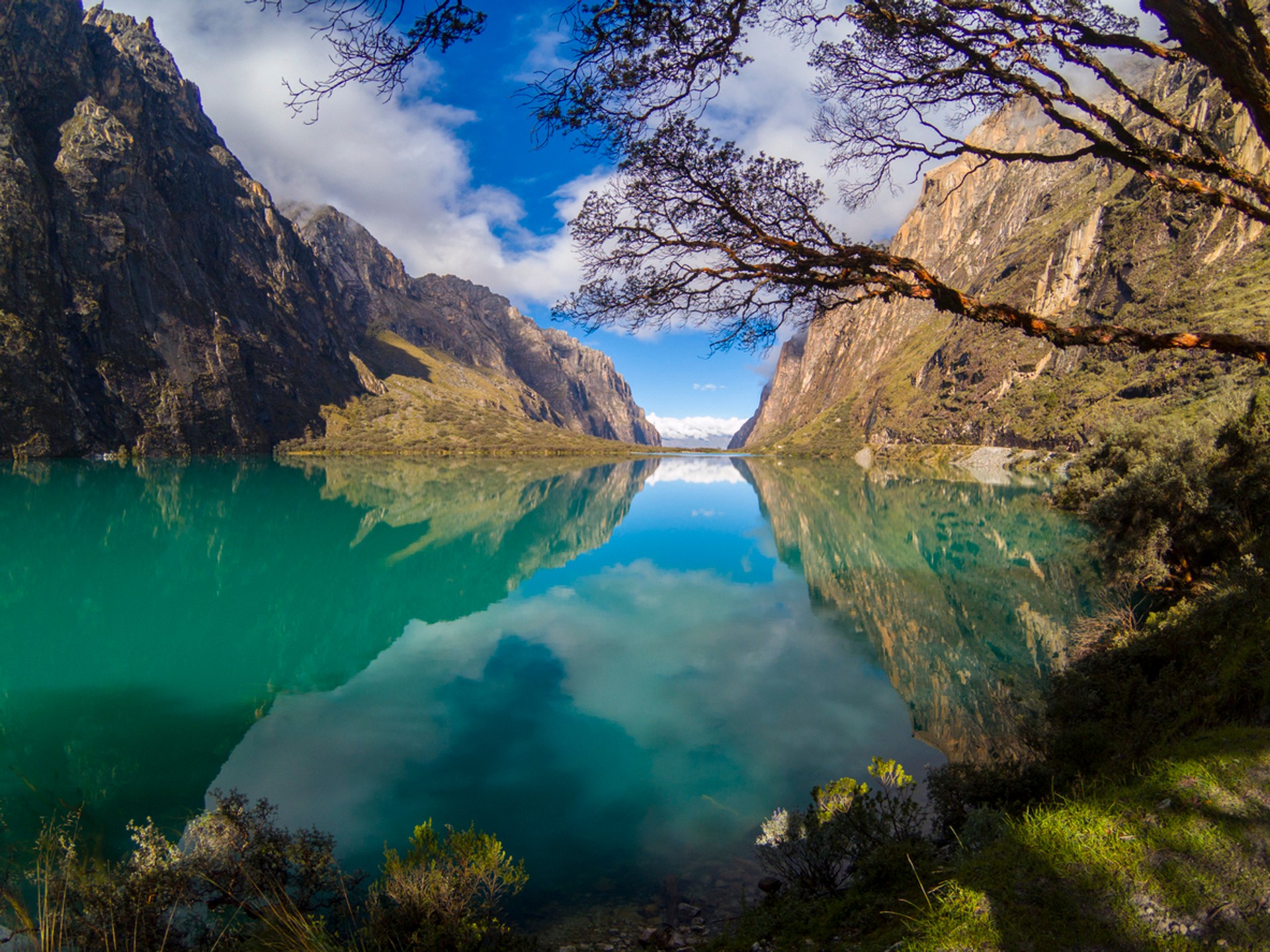 You can take a plane or a bus from Lima to Huaraz