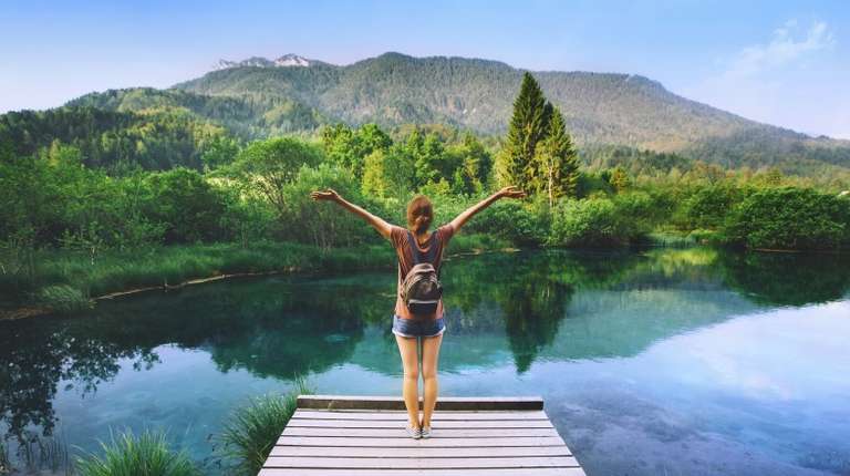 For anyone looking to meet people or make friends while traveling solo, we bring you our top 19 solo travel tips for initiating interactions.
