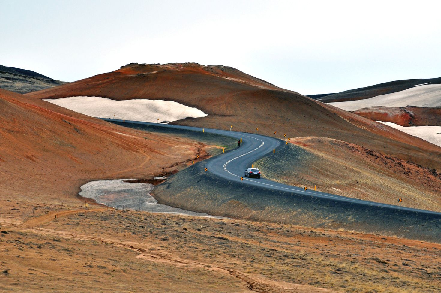 Rent a car in Iceland to move around at your own pace