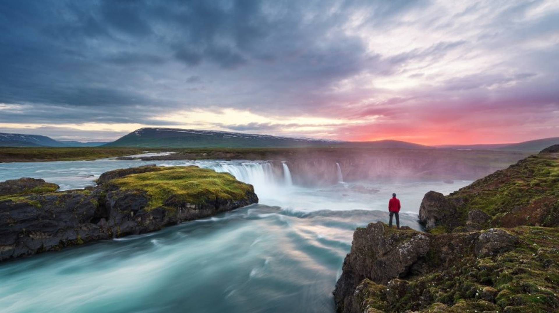 Iceland in March: Weather, Tips & Northern Lights
