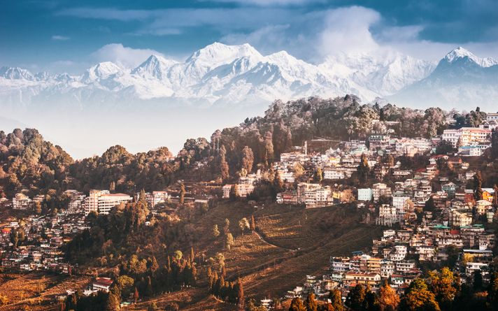 See this hill station with snowy mountains while spending 7 days in India.