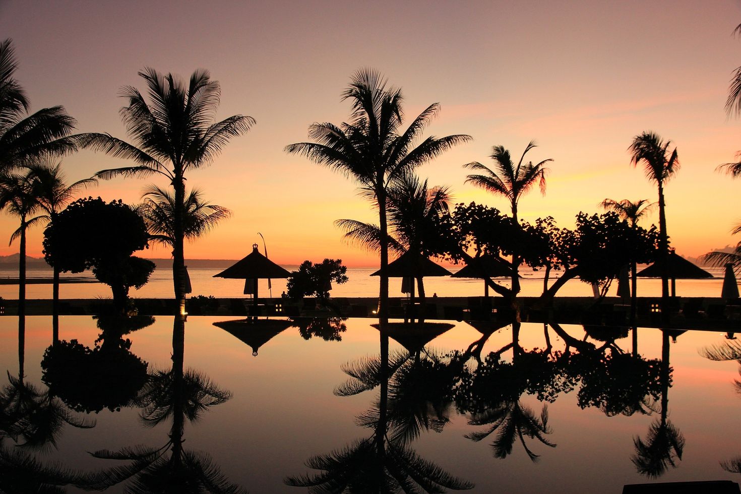 Be mesmerized with the beautiful sunset over the horizon in Bali