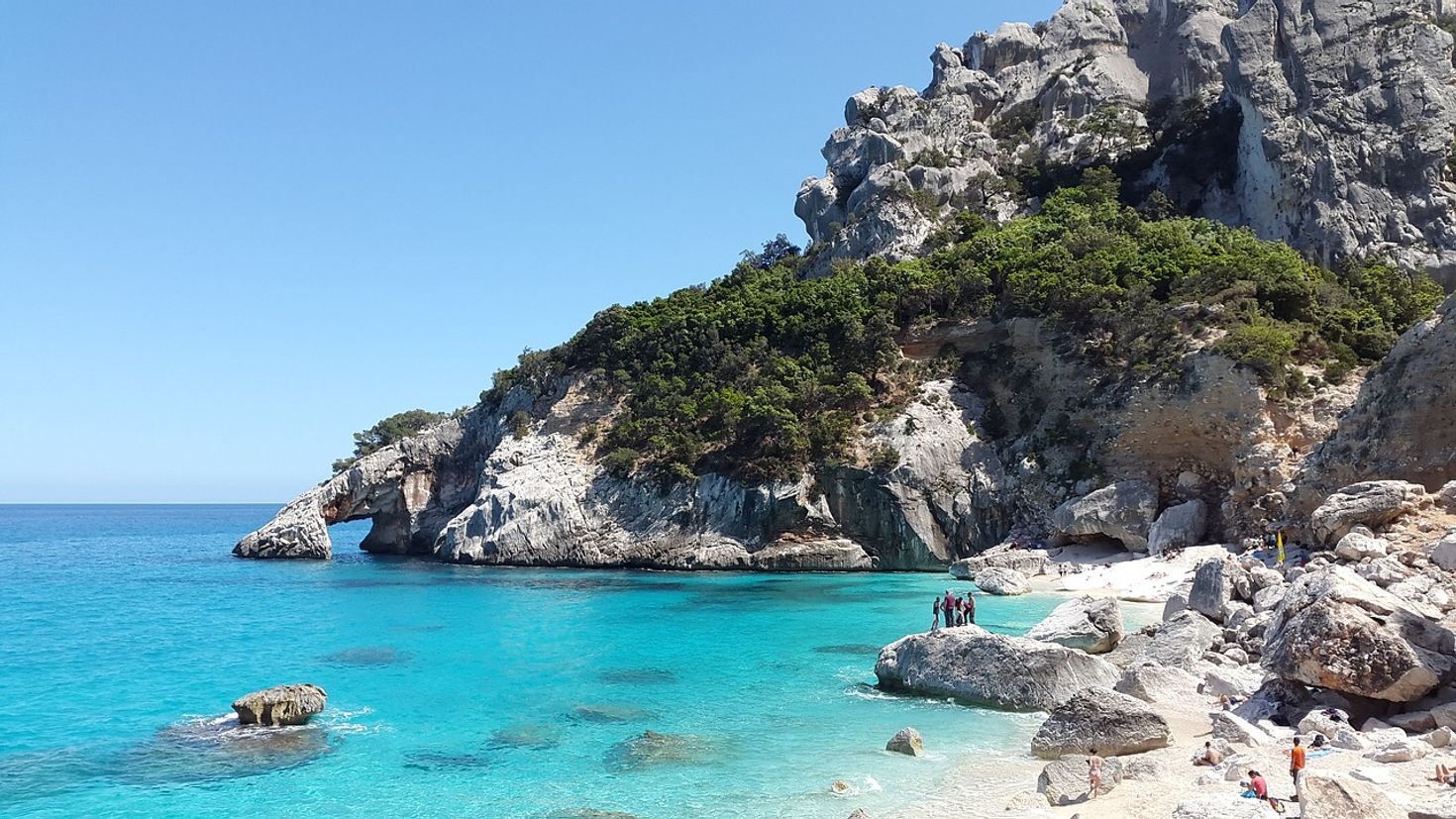 Experience the gorgeous beach, Cala Goloritz&egrave;, during 7 days in Italy.