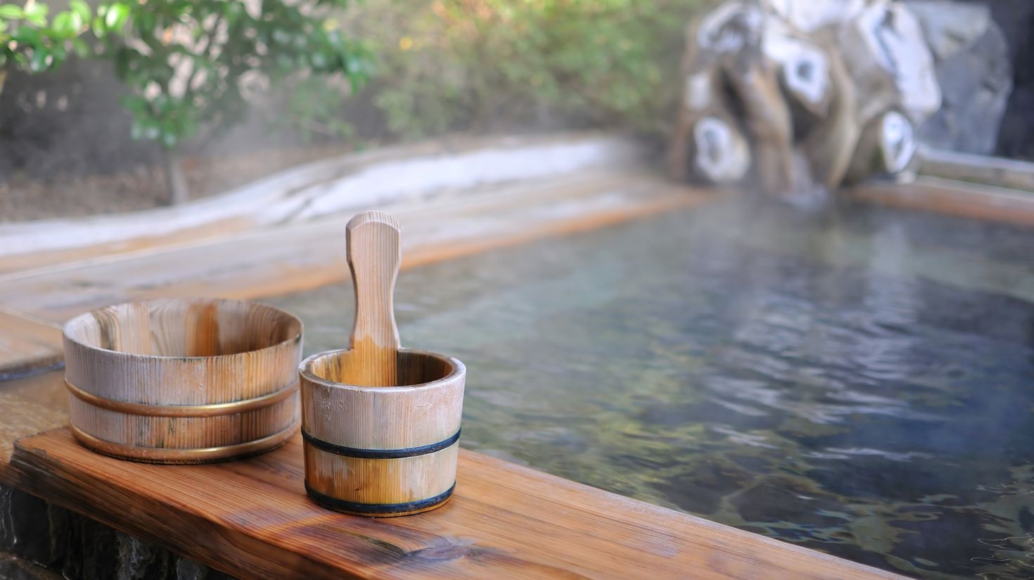The pic of Japanese open air hot onsen.