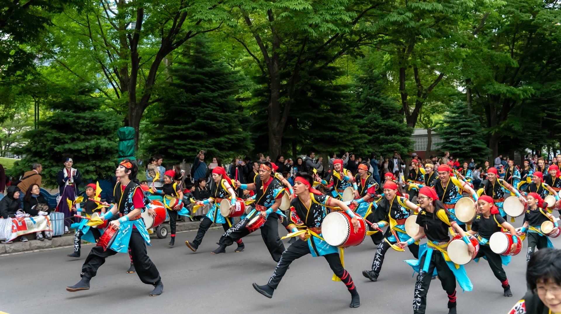 Visit Japan in August and get in touch with Japanese culture by following lively parades. Watch extraordinary parades on your trip to Japan in August.