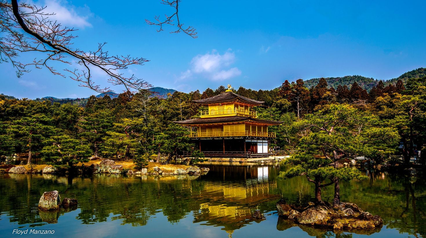 When you take the Japan Golden Route, you will visit Kinkakuji an iconic temple overlooking a huge pond in Kyoto.