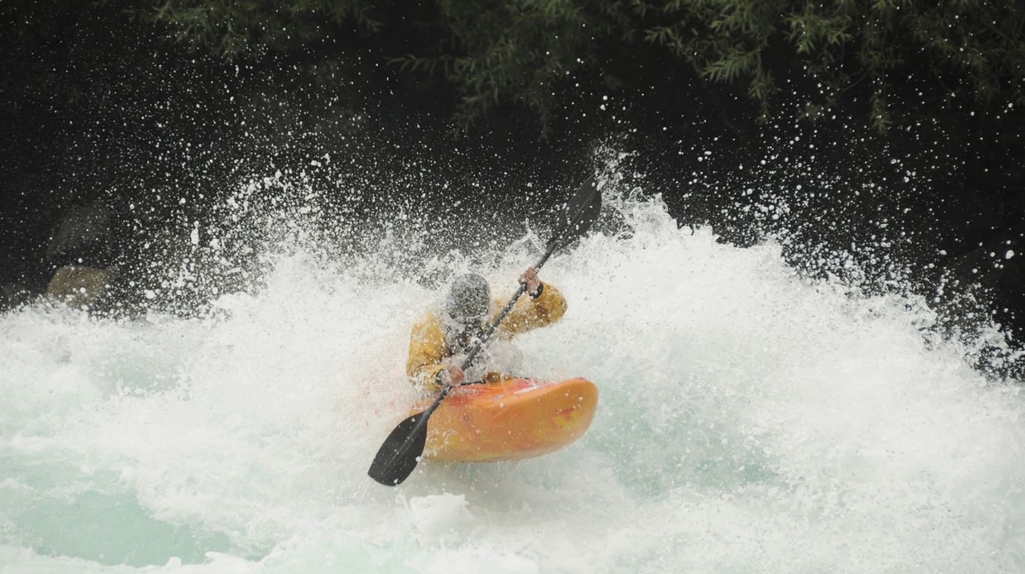 Kayaking in Rio Futaleyfu