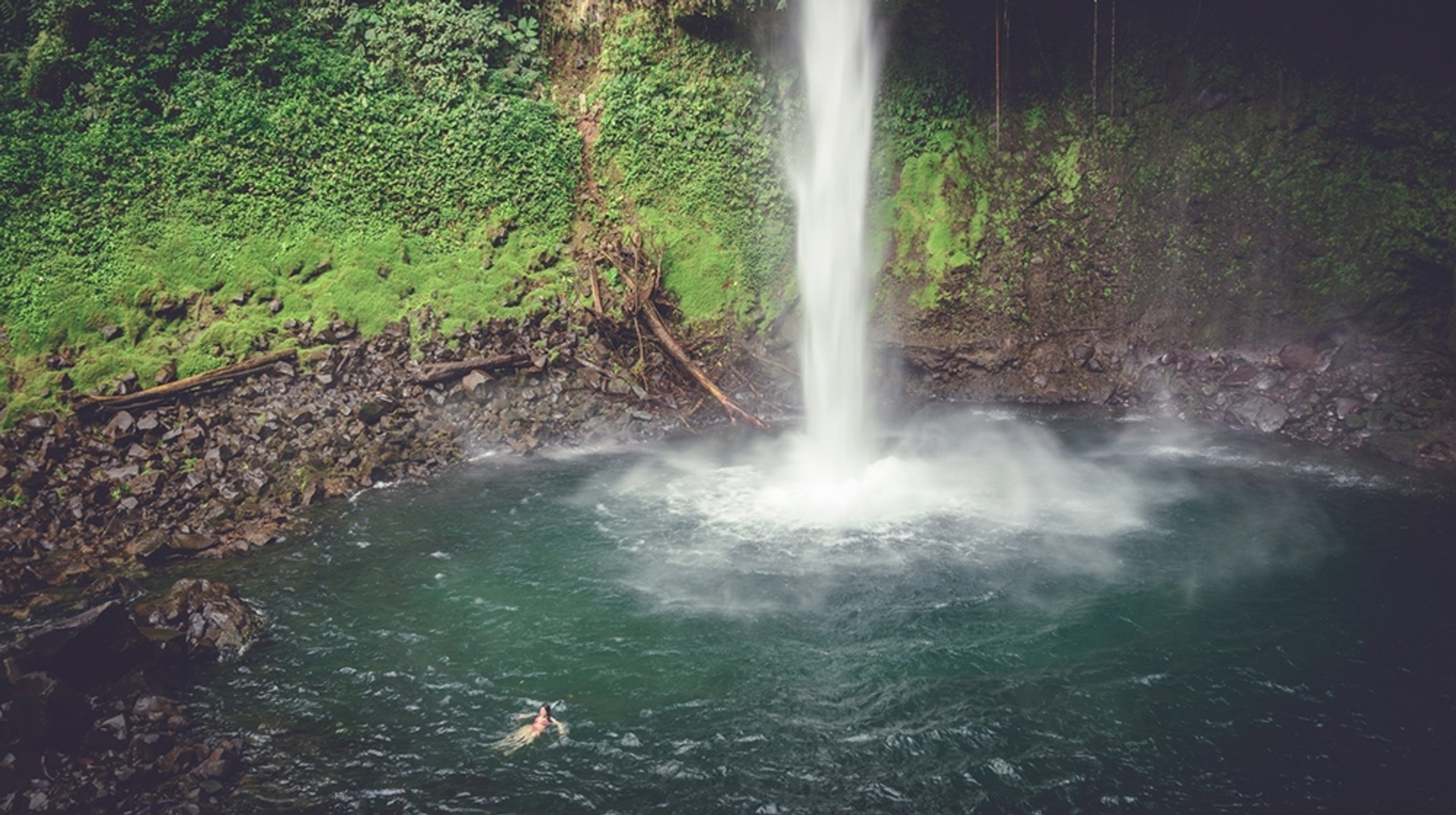 A visit to La Fortuna waterfall is a must for anyone who loves nature. La Fortuna Waterfall is located within the Arenal Volcano National Park.
