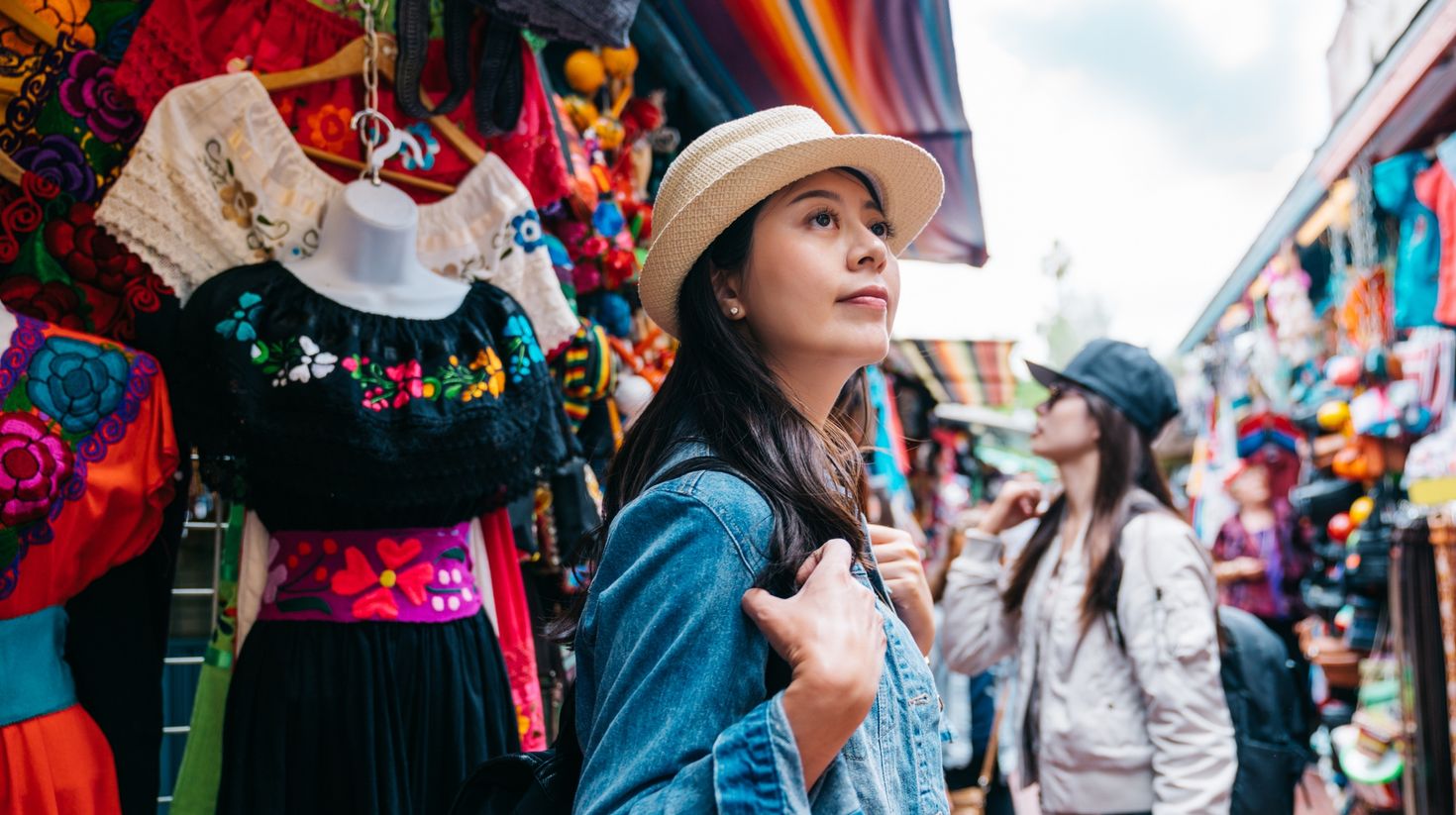 Traveler shopping in the traditional market