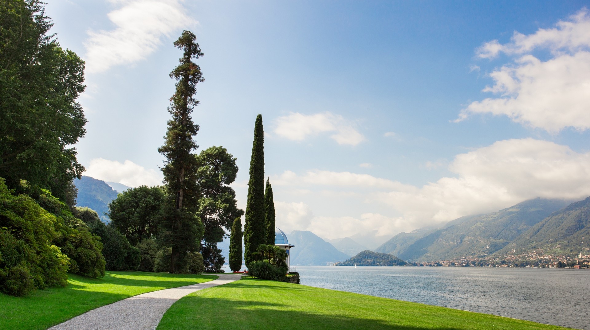Milan to Lake Como stopover: Villa Melzi Gardens, a serene Renaissance oasis unveiled. Villa Melzi Gardens, a popular stop when traveling from Milan to Lake Como.