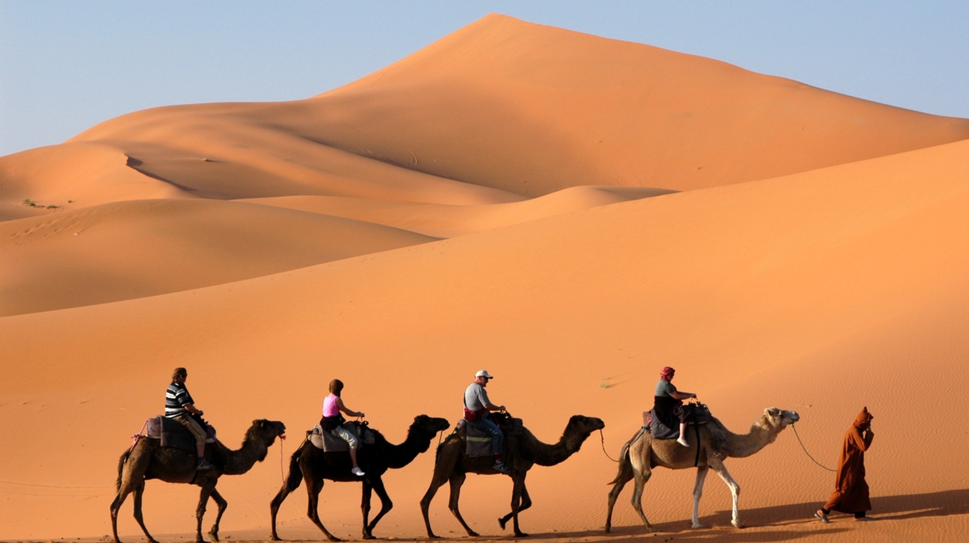 Join the camel caravan in the Moroccan Sahara Desert as you head to the traditional Berber camps to spend a night under the stars. Join the camel caravan on your one-week in Morocco