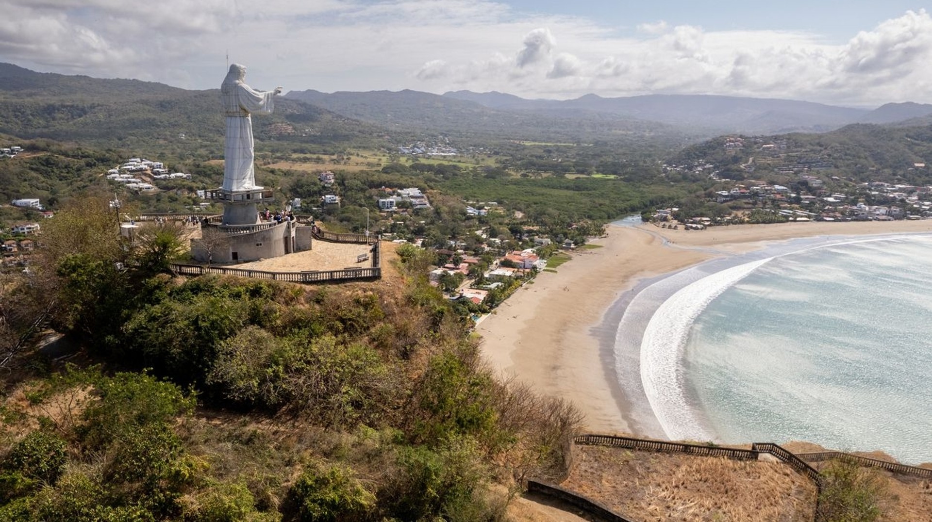 Discover the iconic Cristo de la Misericordia, and unwind on the pristine shores of Playa Maderas and Playa Hermosa in San Juan del Sur. Explore San Juan del Sur and its beaches in Nicaragua during 4-day stay