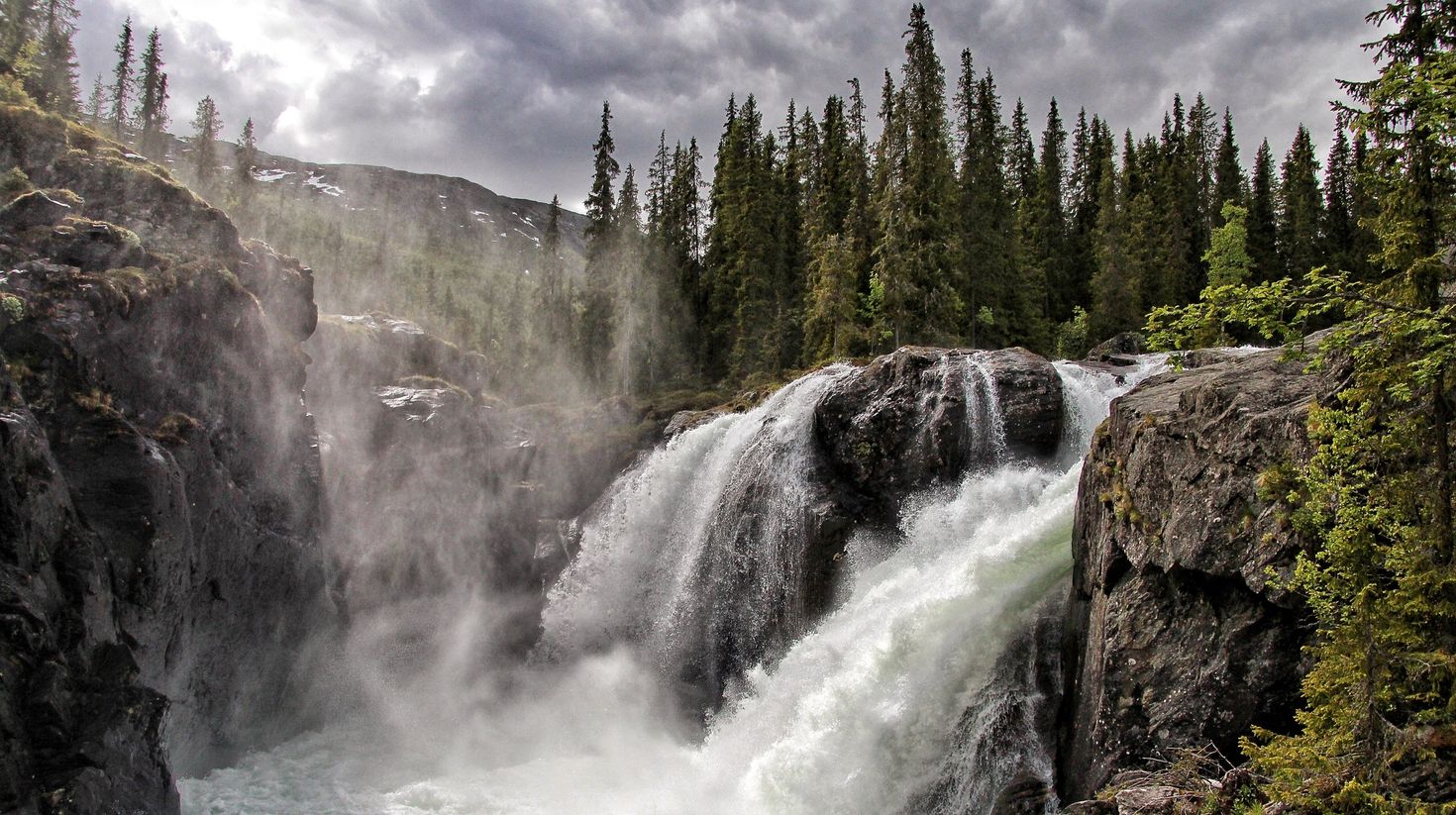 Discover Rjukandefossen waterfall in Hemsedal